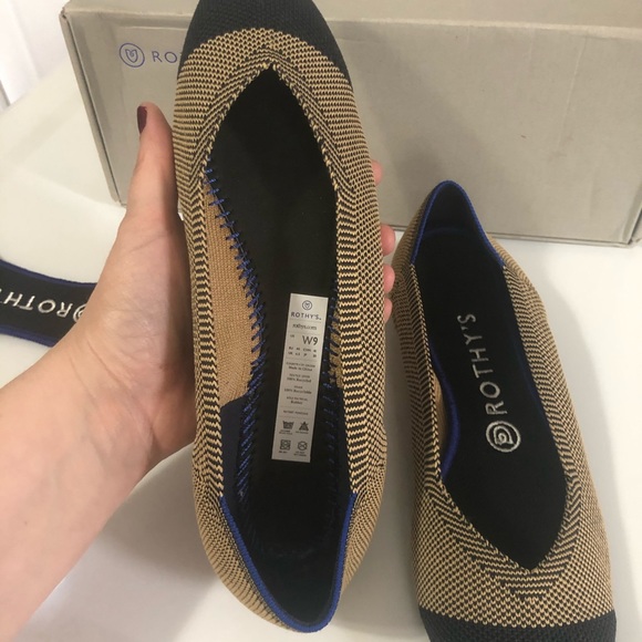 Rothys • the point in dune captoe RETIRED COLOR - Picture 11 of 12